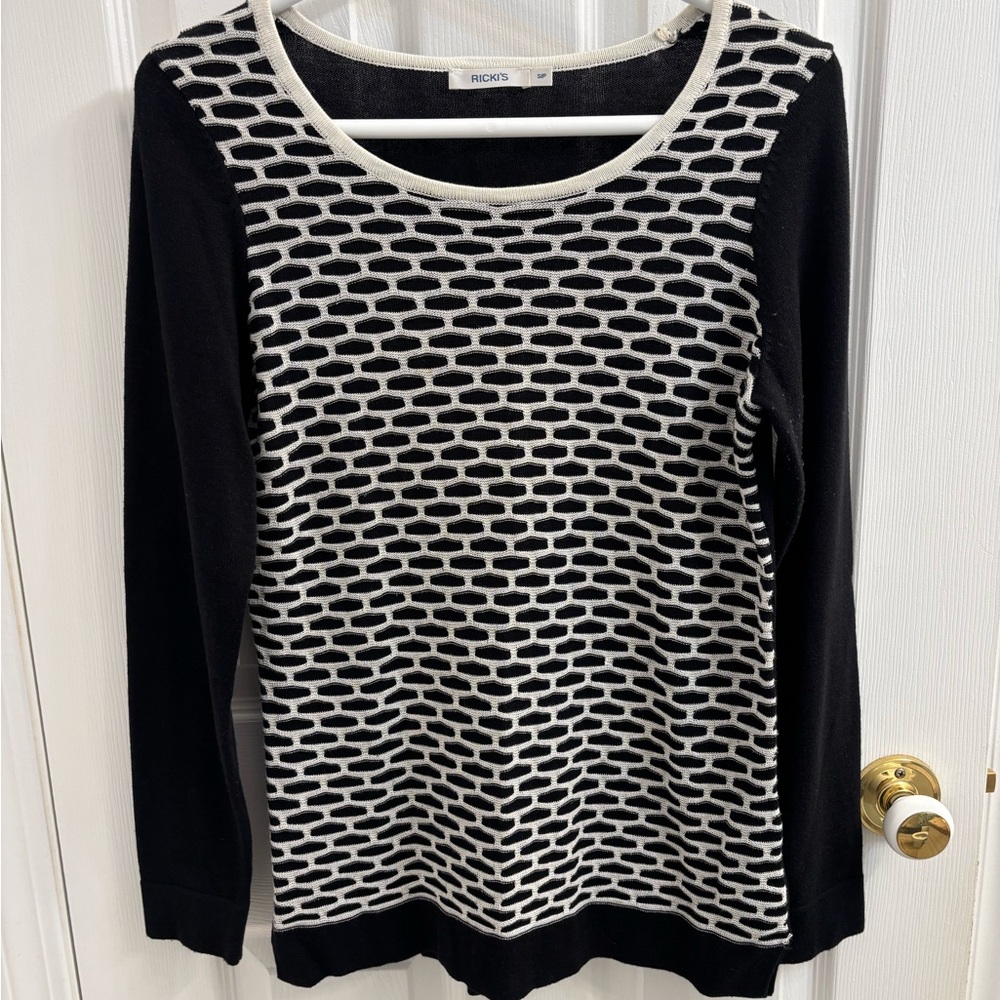 Ricki's Black and White Patterned Top